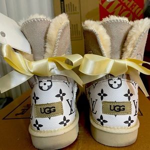 Louis Vuitton UGGS. Limited edition. Good condition/USED. Review all pics.thanks